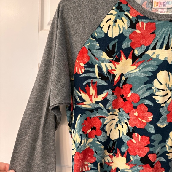 Lularoe Randy Tee Hawaiian Floral - Picture 4 of 4